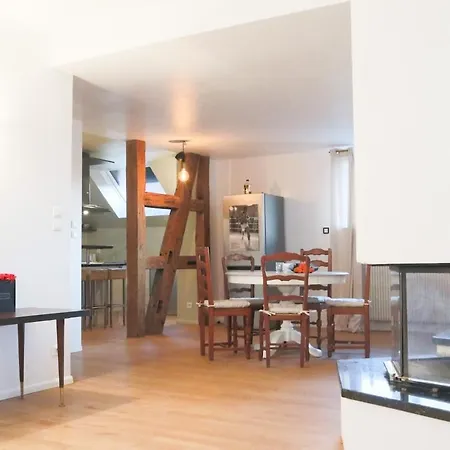 Au Coin Du Feu, Authentic & Natural アパート *