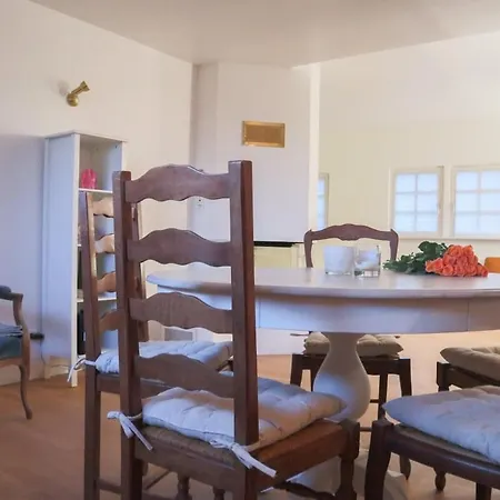 Au Coin Du Feu, Authentic & Natural *