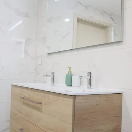 Au Coin Du Feu, Authentic & Natural アパート *